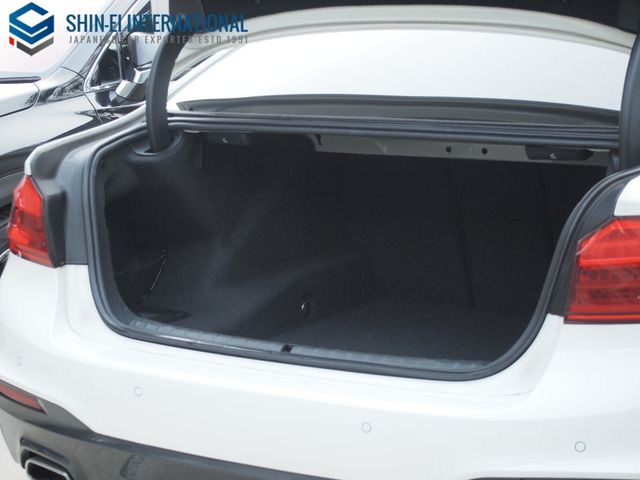 BMW 5SERIES SEDAN 2018 Image 31