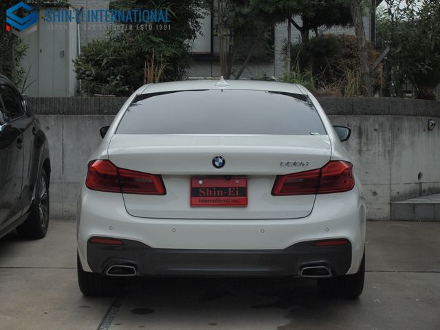 BMW 5SERIES SEDAN 2018 Image 31