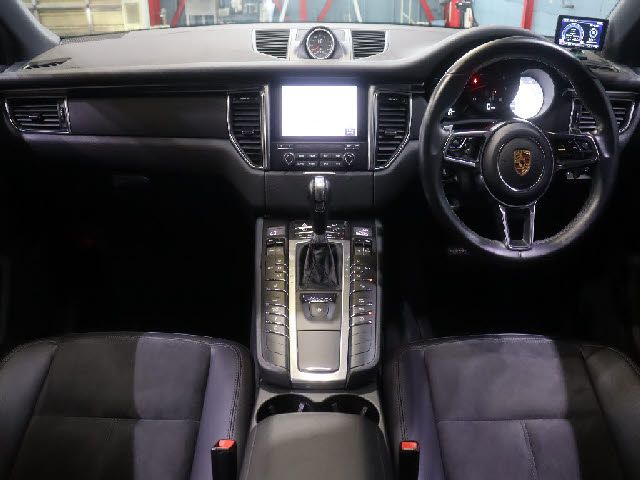 PORSCHE MACAN 2018 Image 31