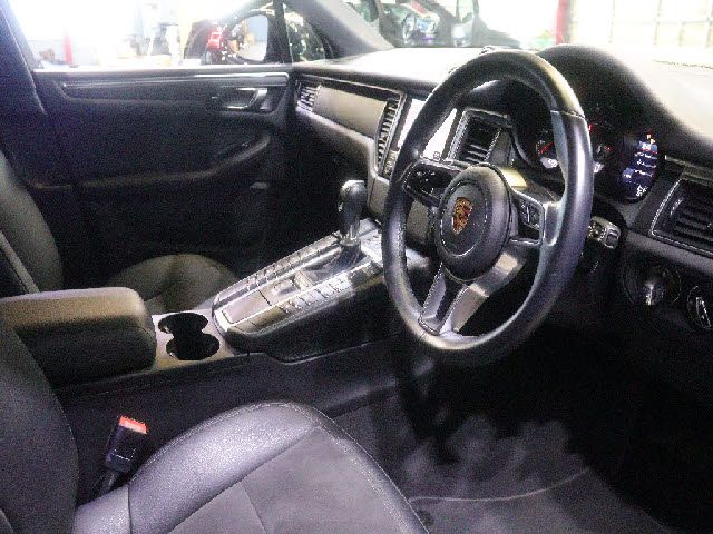 PORSCHE MACAN 2018 Image 31