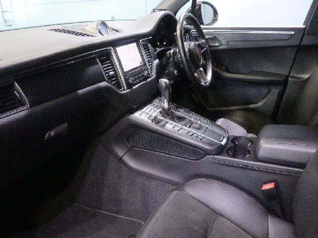 PORSCHE MACAN 2018 Image 31