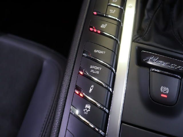 PORSCHE MACAN 2018 Image 31