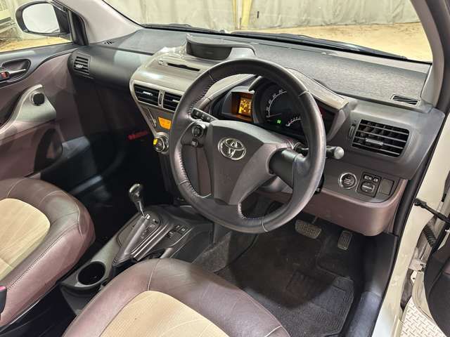 TOYOTA IQ 2012 Image 31