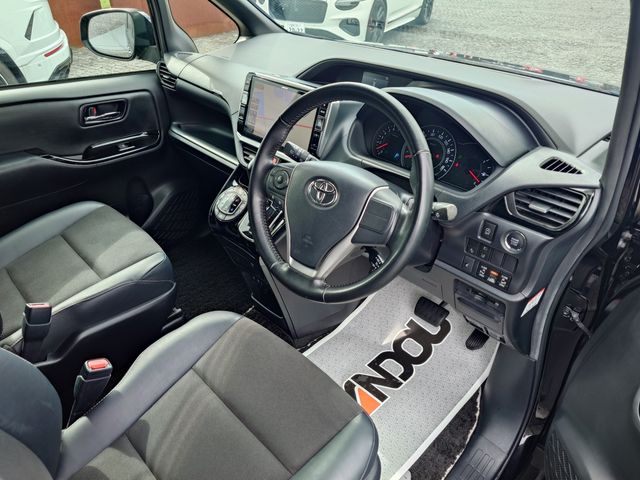 TOYOTA NOAH 2018 Image 31