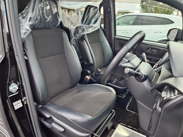 TOYOTA NOAH 2018 Image 31