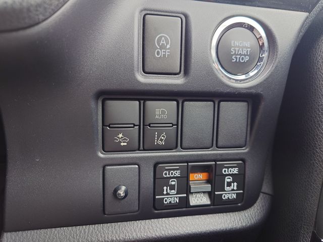 TOYOTA NOAH 2018 Image 31