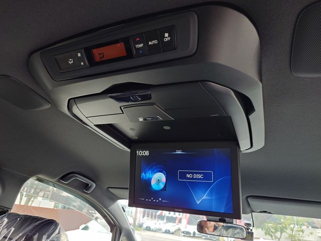 TOYOTA NOAH 2018 Image 31