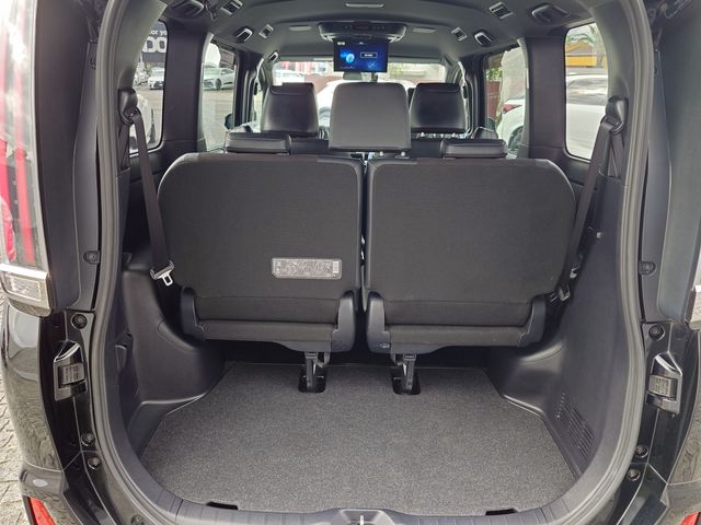 TOYOTA NOAH 2018 Image 31