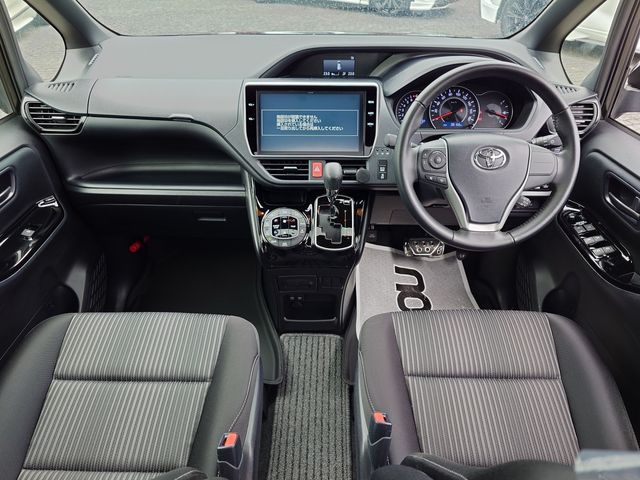 TOYOTA VOXY 2017 Image 31