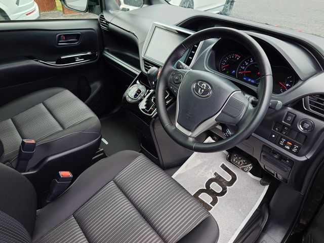 TOYOTA VOXY 2017 Image 31