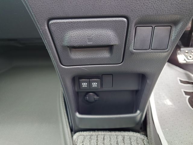 TOYOTA VOXY 2017 Image 31