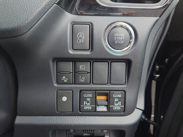 TOYOTA VOXY 2017 Image 31