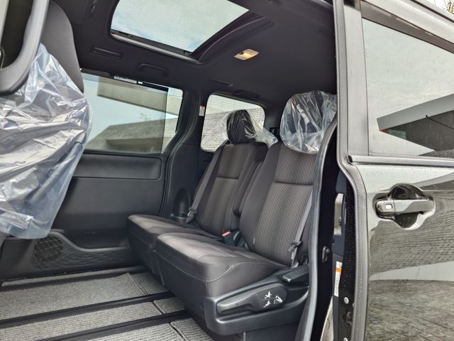 TOYOTA VOXY 2017 Image 31