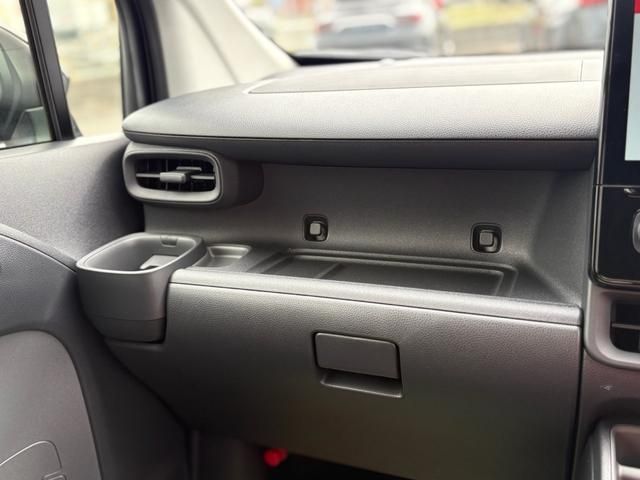 TOYOTA SIENTA HYBRID 2025 Image 31