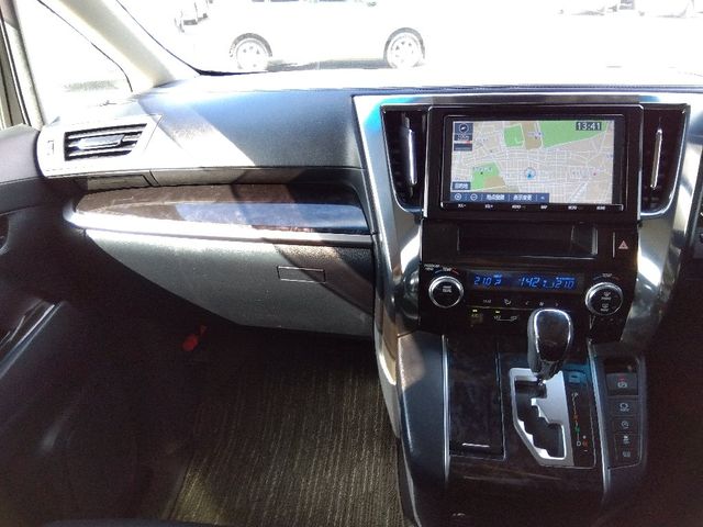 TOYOTA VELLFIRE 4WD 2018 Image 31