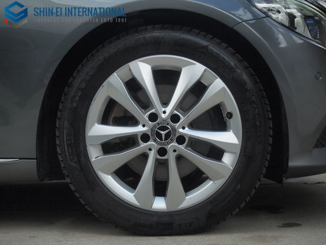 MERCEDES BENZ C CLAS 2018 Image 31