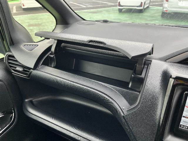 TOYOTA VOXY 2020 Image 31