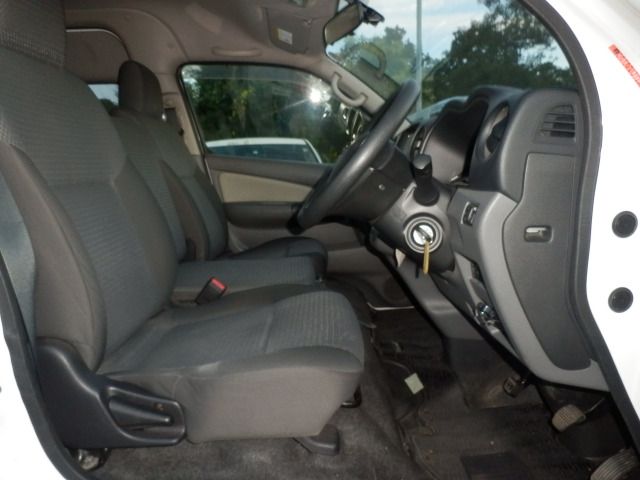 NISSAN NV350 CARAVAN 4WD 2014 Image 31