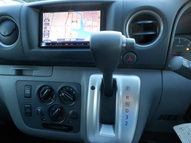 NISSAN NV350 CARAVAN 4WD 2014 Image 31