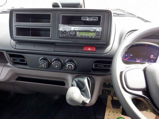 MITSUBISHI CANTER 2025 Image 31