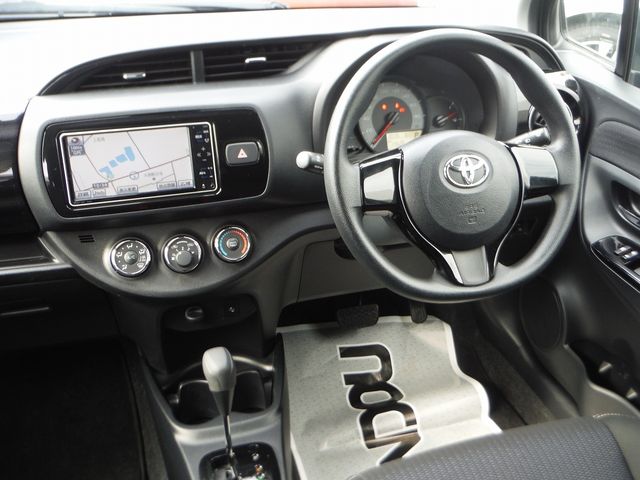 TOYOTA VITZ 2018 Image 31