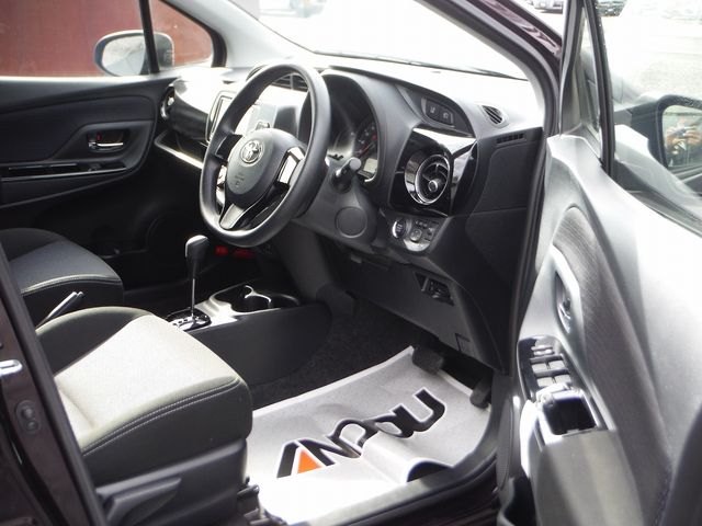 TOYOTA VITZ 2018 Image 31