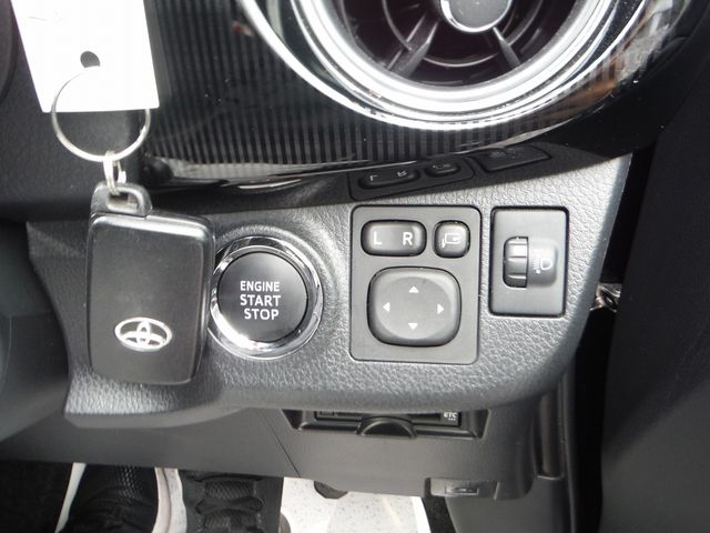 TOYOTA VITZ 2018 Image 31