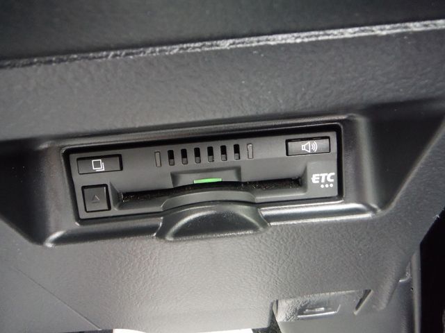 TOYOTA VITZ 2018 Image 31