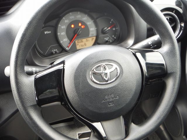 TOYOTA VITZ 2018 Image 31