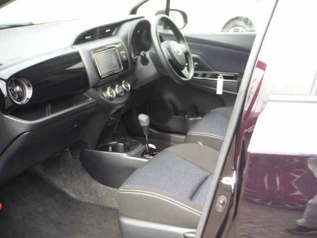 TOYOTA VITZ 2018 Image 31