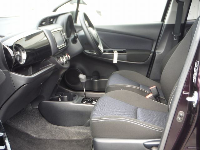 TOYOTA VITZ 2018 Image 31