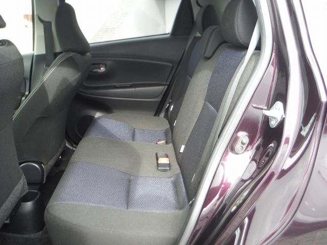 TOYOTA VITZ 2018 Image 31