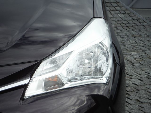 TOYOTA VITZ 2018 Image 31