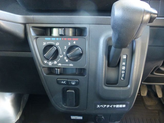 DAIHATSU HIJET CARGO 4WD 2020 Image 31