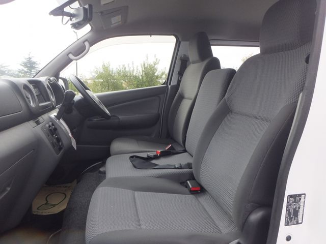 NISSAN NV350 CARAVAN 4WD 2021 Image 31