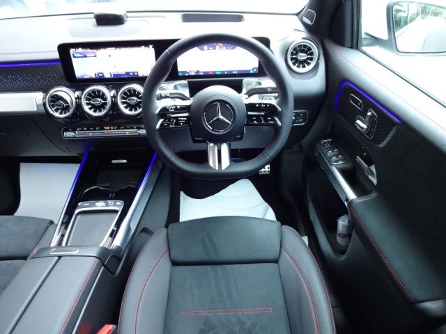 MERCEDES BENZ EQB 2024 Image 31