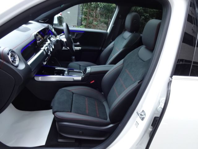 MERCEDES BENZ EQB 2024 Image 31