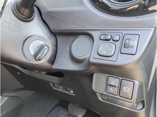 TOYOTA AQUA 2016 Image 31