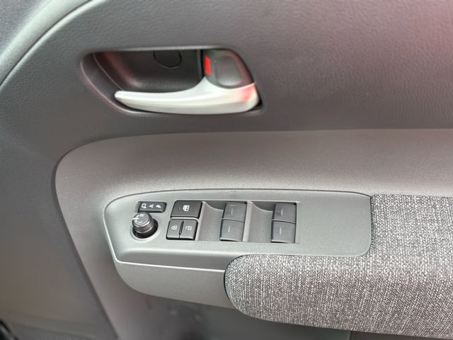 TOYOTA SIENTA HYBRID 2025 Image 31