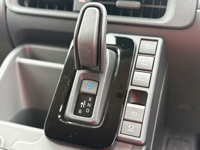 TOYOTA SIENTA HYBRID 2025 Image 31