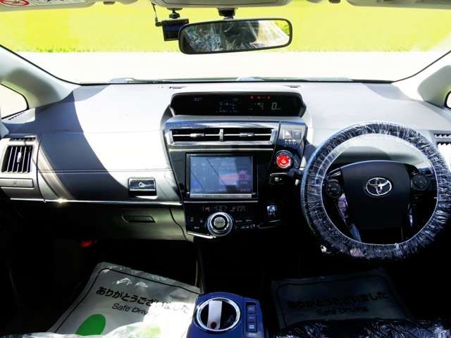 TOYOTA PRIUS ALPHA 2015 Image 31