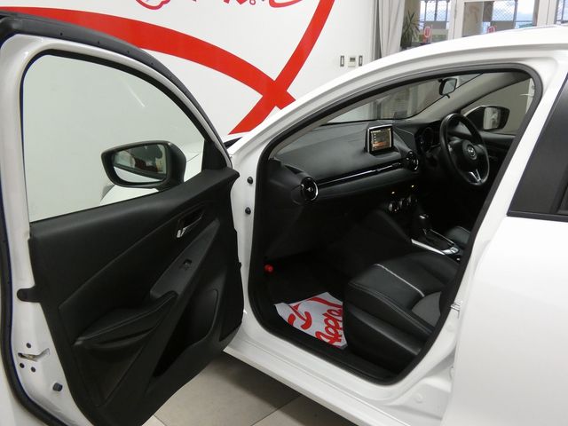 MAZDA DEMIO 4WD 2016 Image 31