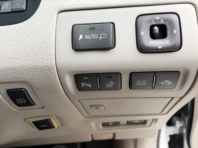 TOYOTA LEXUS LS600H 2011 Image 31