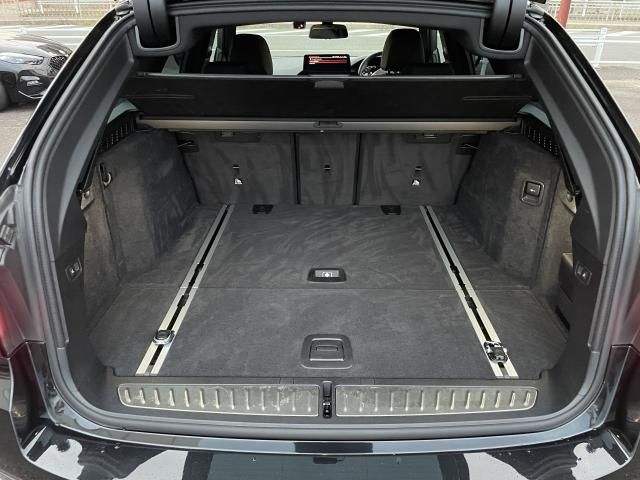 BMW 5SERIES TOURING 2021 Image 31