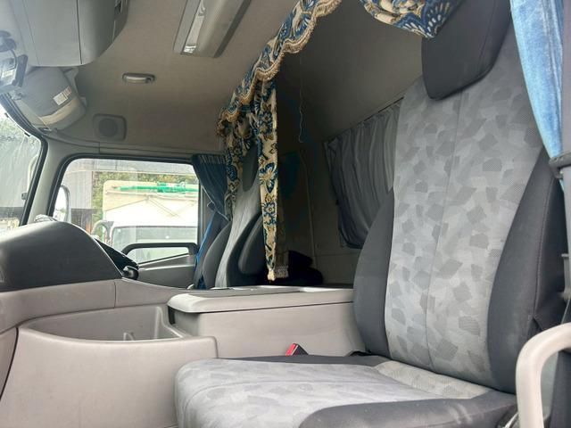 NISSAN DIESEL QUON 2014 Image 31