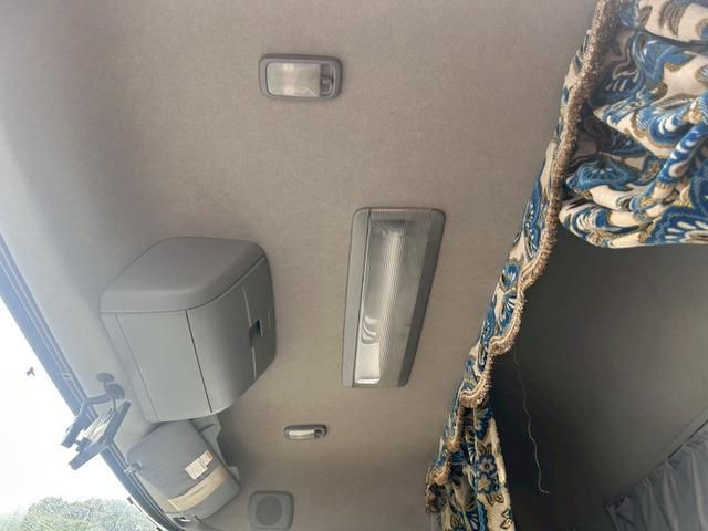 NISSAN DIESEL QUON 2014 Image 31