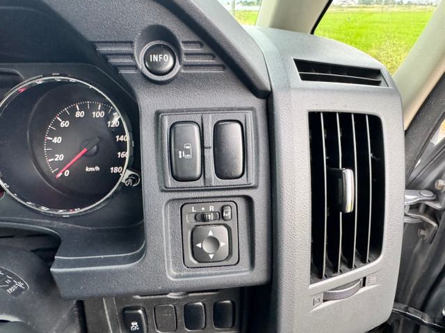 MITSUBISHI DELICA D:5 2WD 2010 Image 31