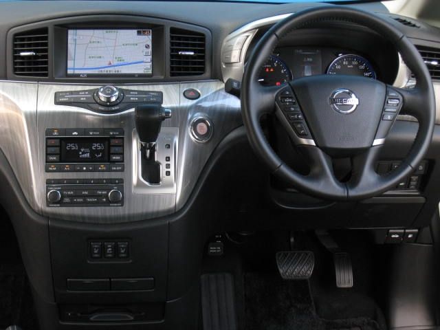 NISSAN ELGRAND 2014 Image 31