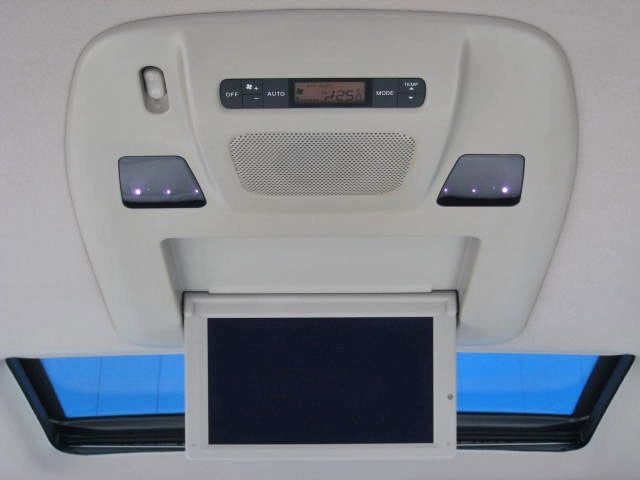 NISSAN ELGRAND 2015 Image 31