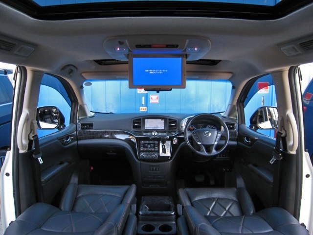 NISSAN ELGRAND 2015 Image 31